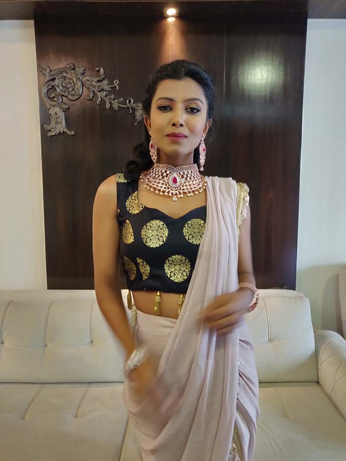 Modern Classic green hot saree for parties!!! | Saree photoshoot, Wedding saree blouse designs 