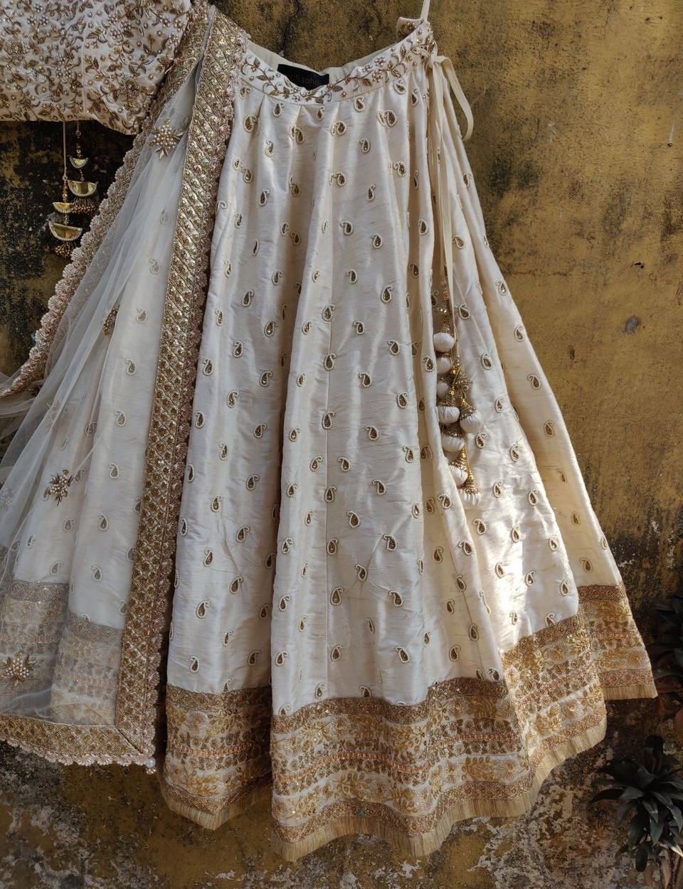 Grey & Gold Heavy Designer Work Wedding/Party Wear Special Lehenga Choli -  Indian Heavy Anarkali Lehenga Gowns Sharara Sarees Pakistani Dresses in  USA/UK/Canada/UAE - IndiaBoulevard