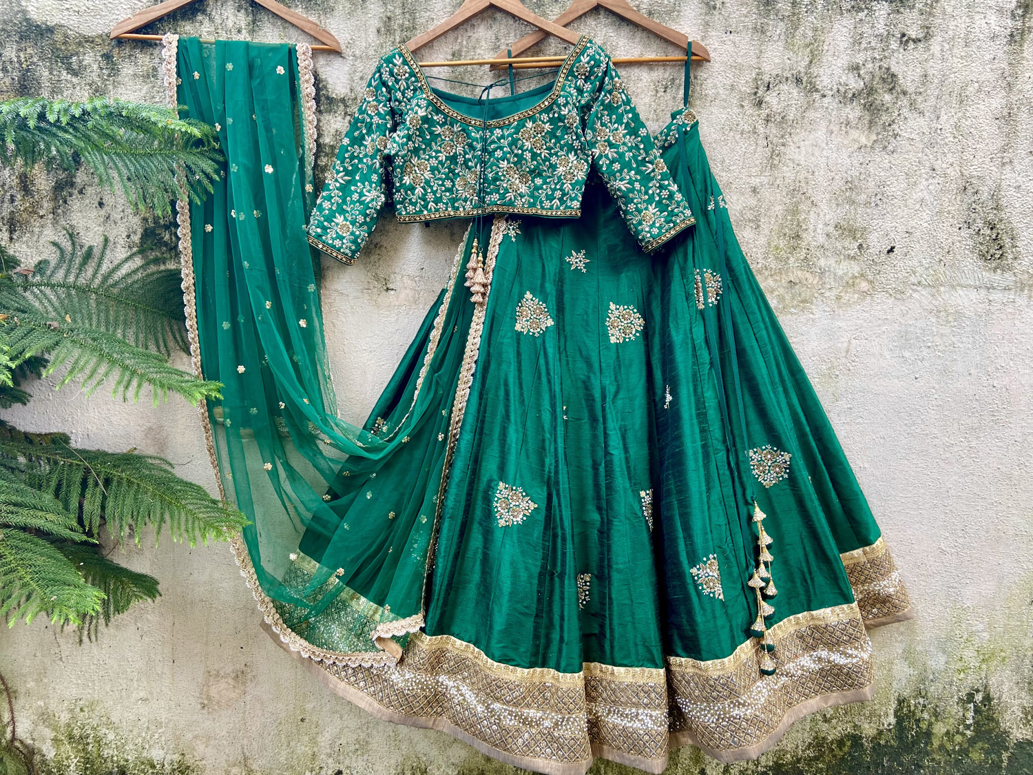 Emerald Green Raw Silk Lehenga Set - Fashion Brand & Designer Priti Sahni 6